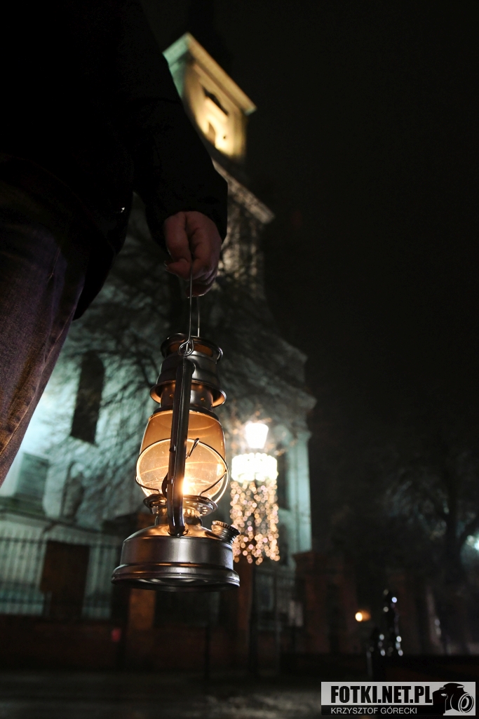 2023.12.13 - SPACER PO WOLSZTYNIE Z LATARENKAMI NAFTOWYMI